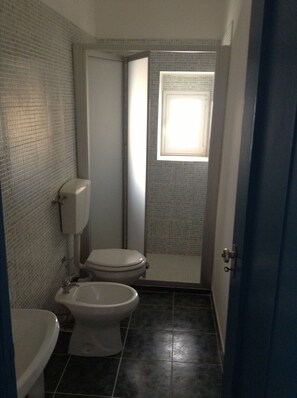 Studio, Balcony, City View | Bathroom | Shower, hair dryer, bidet - Come In Sicily - Balcone In Centro (Ragusa)