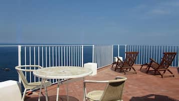 Superior appartement, 1 slaapkamer, uitzicht op zee, aan zee | Terras
