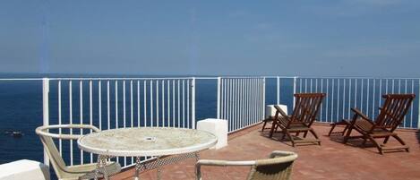 Appartement Supérieur, 1 chambre, vue océan, en front de mer | Terrasse/Patio