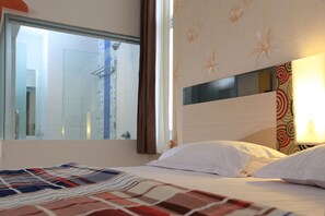 Deluxe Double Room | Desk, free WiFi, bed sheets - Dewarna Sutoyo Malang (Malang)