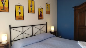 Romantisches Apartment, 1 Schlafzimmer, Stadtblick | Bügeleisen/Bügelbrett, Babybetten, kostenloses WLAN, Bettwäsche