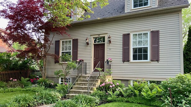 A two-story house with a front porch, a mailbox, and a number '116' on the door. - Antique Slumber Old Town Bed & Breakfast (Niagara-on-the-Lake)
