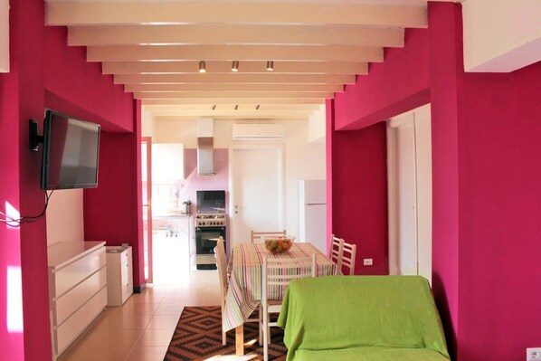Superior Apartment, 2 Bedrooms, Ocean View | Dining - Comeinsicily - Rocce Nere (Giardini Naxos)