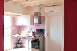 Apartamento superior, 2 quartos, vista para o oceano | Cozinha americana privada | Geladeira grande