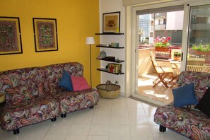 Apartment, 1 Bedroom, Terrace, Ocean View | Living room