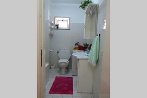 Apartment, 1 Bedroom, Terrace, Ocean View | Bathroom