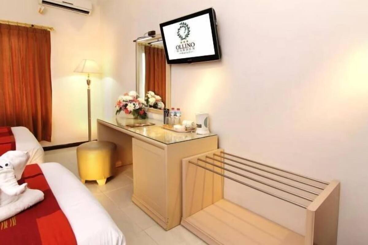 Minibar, WiFi (free)
