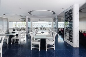 Frokost, lunsj og middag serveres, internasjonale retter 