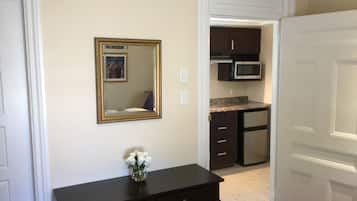 Deluxe Room, 1 Queen Bed, Ensuite + Kitchenette | Desk, iron/ironing board, free WiFi, bed sheets