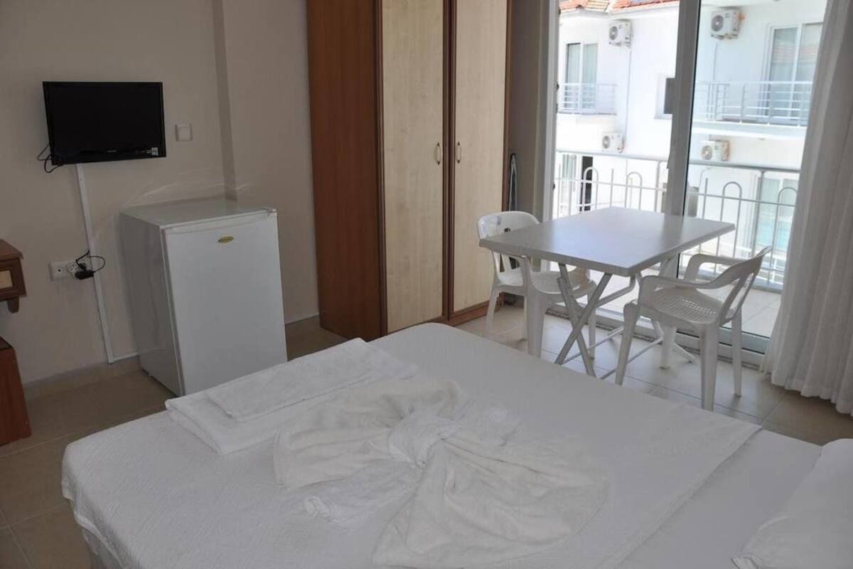 Standard Double or Twin Room (No Kitchen) | Desk, soundproofing, WiFi (free), bed sheets