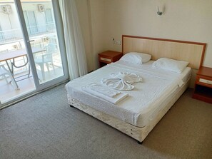 Appartement, cuisine (1+1) | Bureau, système d’insonorisation, accès au Wi-Fi (inclus)