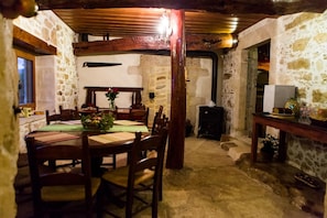 Breakfast (EUR 7.00 per person)