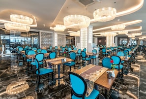 3 restaurants, breakfast, lunch, dinner served; international cuisine