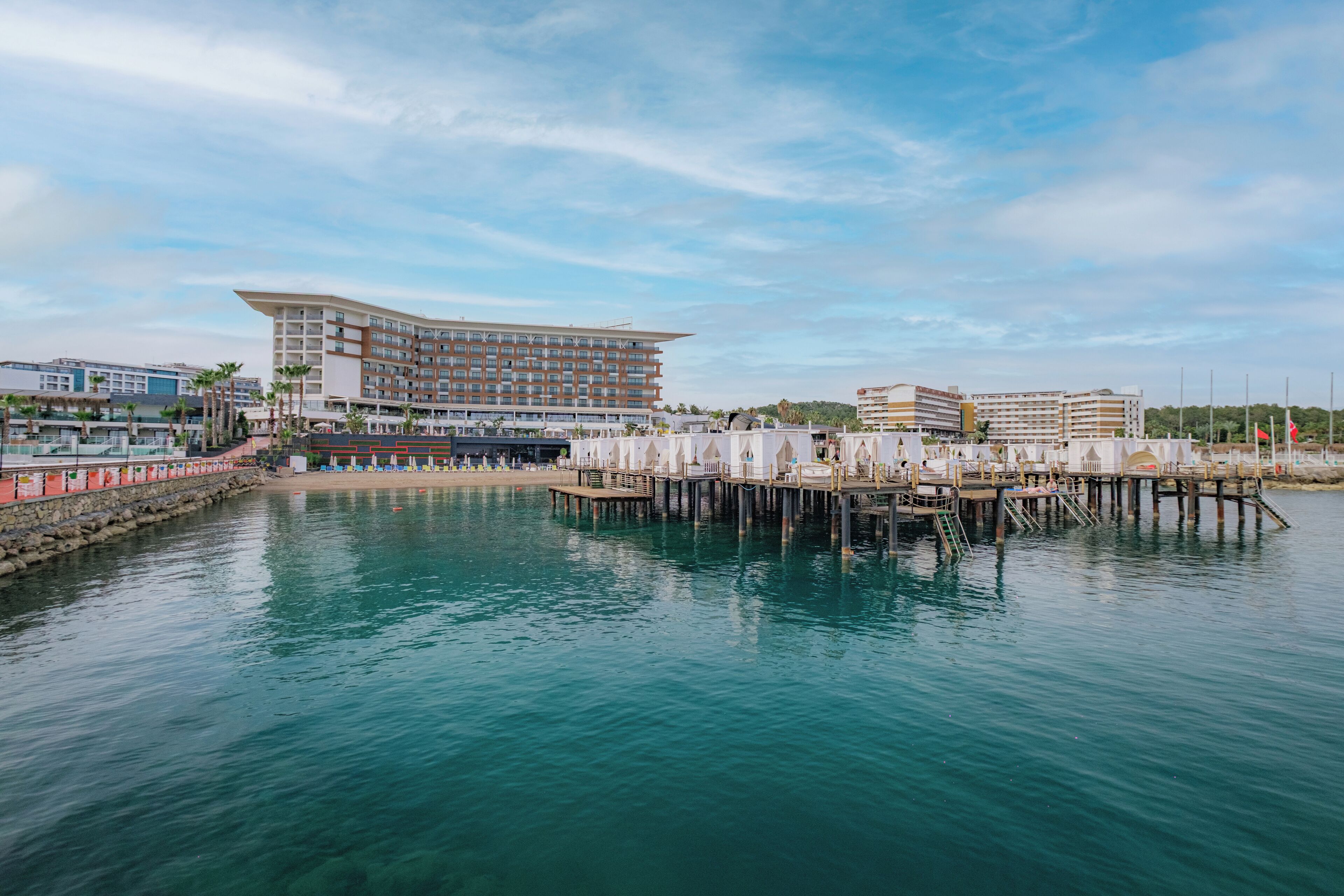 Private beach, free beach shuttle, sun loungers, beach umbrellas