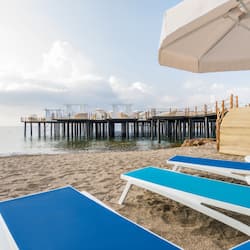Plage privée, navette gratuite vers la plage, chaises longues, parasols