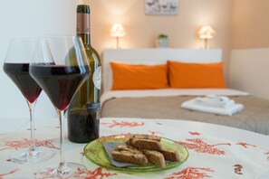 Family Room, Connecting Rooms, City View | In-room dining