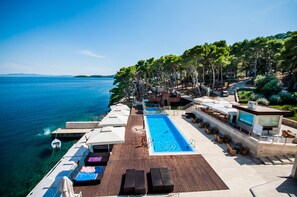Outdoor pool - Hotel Maxim (Bozava)