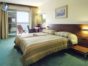 Dobbeltrom – superior, balkong, sjøutsikt | Safe på rommet