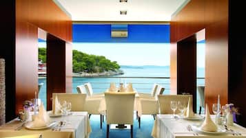 تناول الطعام بالخارج