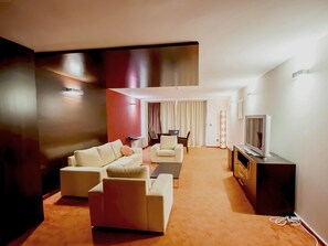 Executive-Suite, Balkon, Meerblick | Wohnzimmer