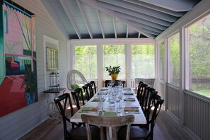 Dining - King Hill Inn & Kitchen (New London)