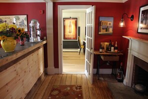 Interior - King Hill Inn & Kitchen (New London)