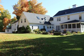 Property grounds - King Hill Inn & Kitchen (New London)