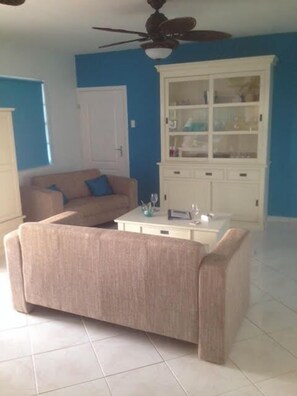 高級公寓, 2 間臥室, 花園景觀 | 客廳 | 平面電視