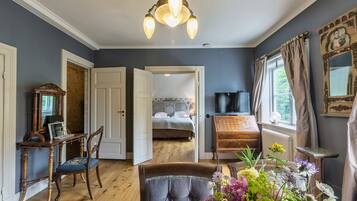 Junior Suite, 1 Bedroom | 1 bedroom, free WiFi, bed sheets