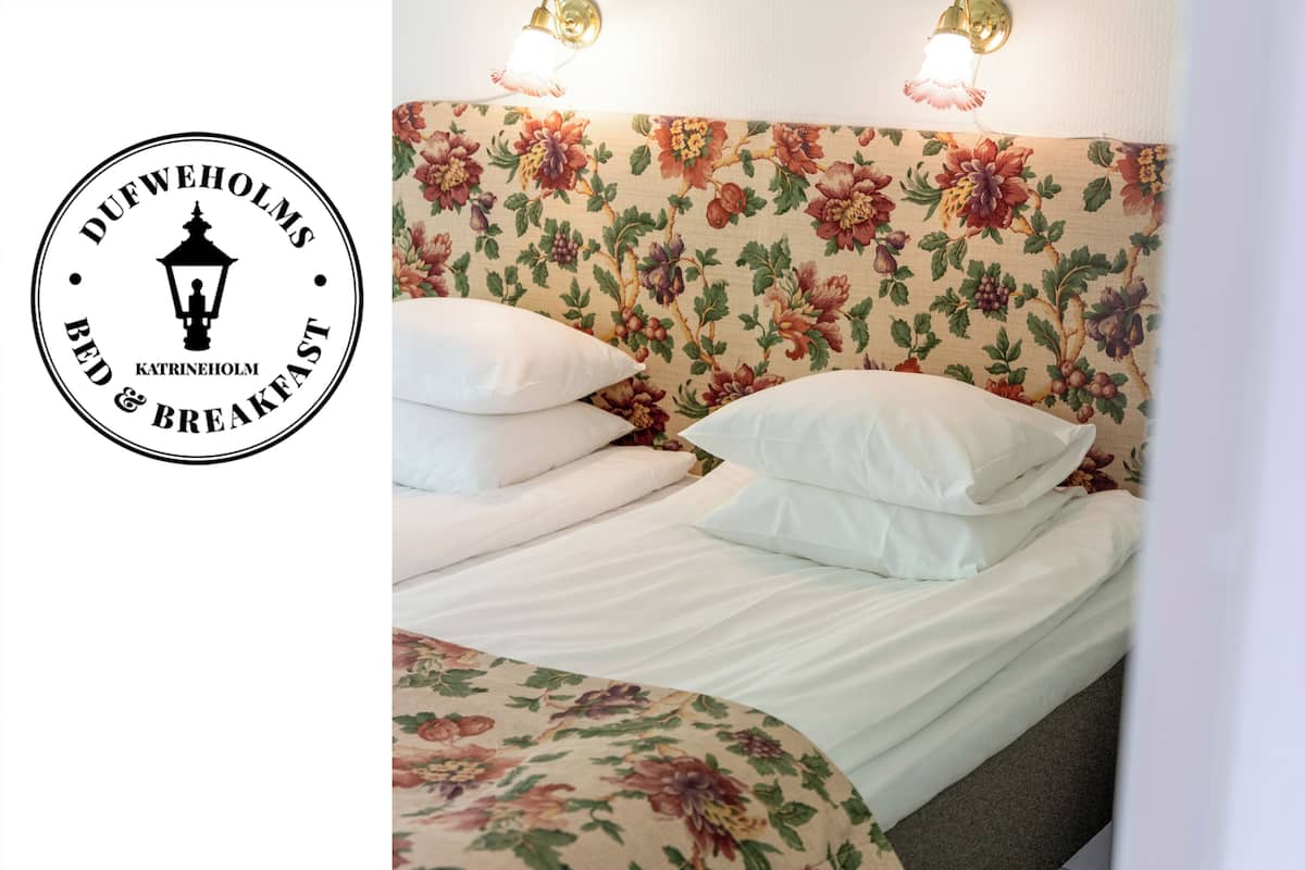 Economy Double or Twin Room, 1 Bedroom (Shared Bathroom) | 1 bedroom, free WiFi, bed sheets