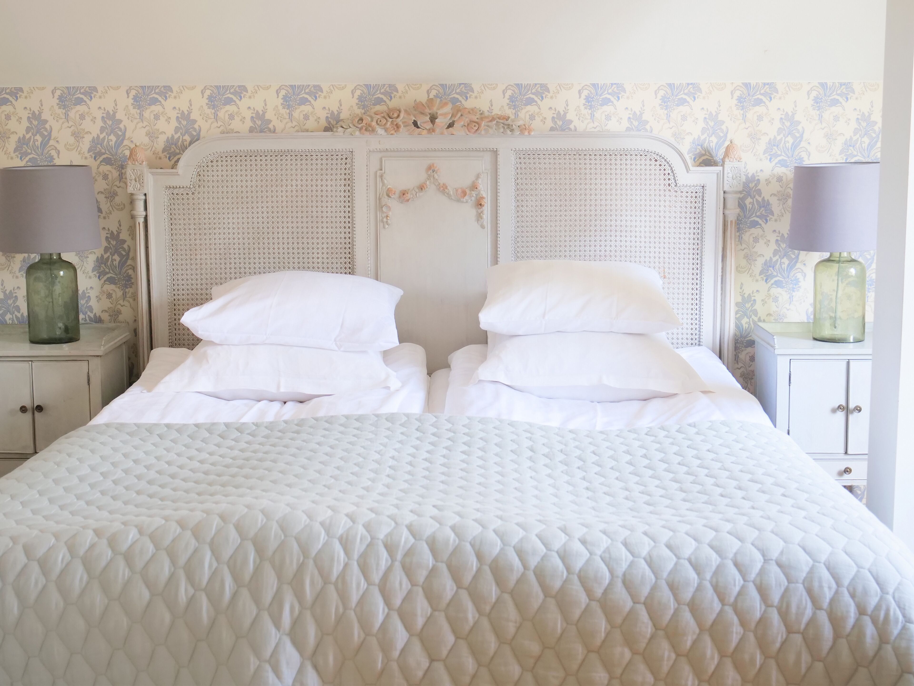 Wifi gratis y ropa de cama 