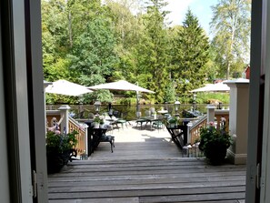 供应早餐、午餐和晚餐,时尚欧洲菜