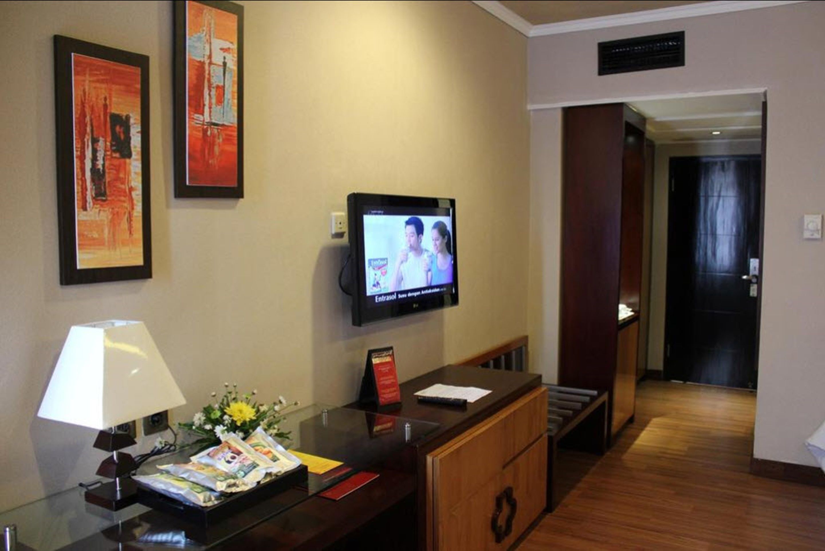 superior room | living area | flat-screen tv