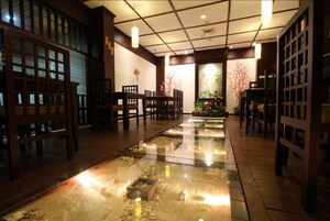 3 restaurantes; se sirve desayuno, almuerzo y cena; cocina japonesa