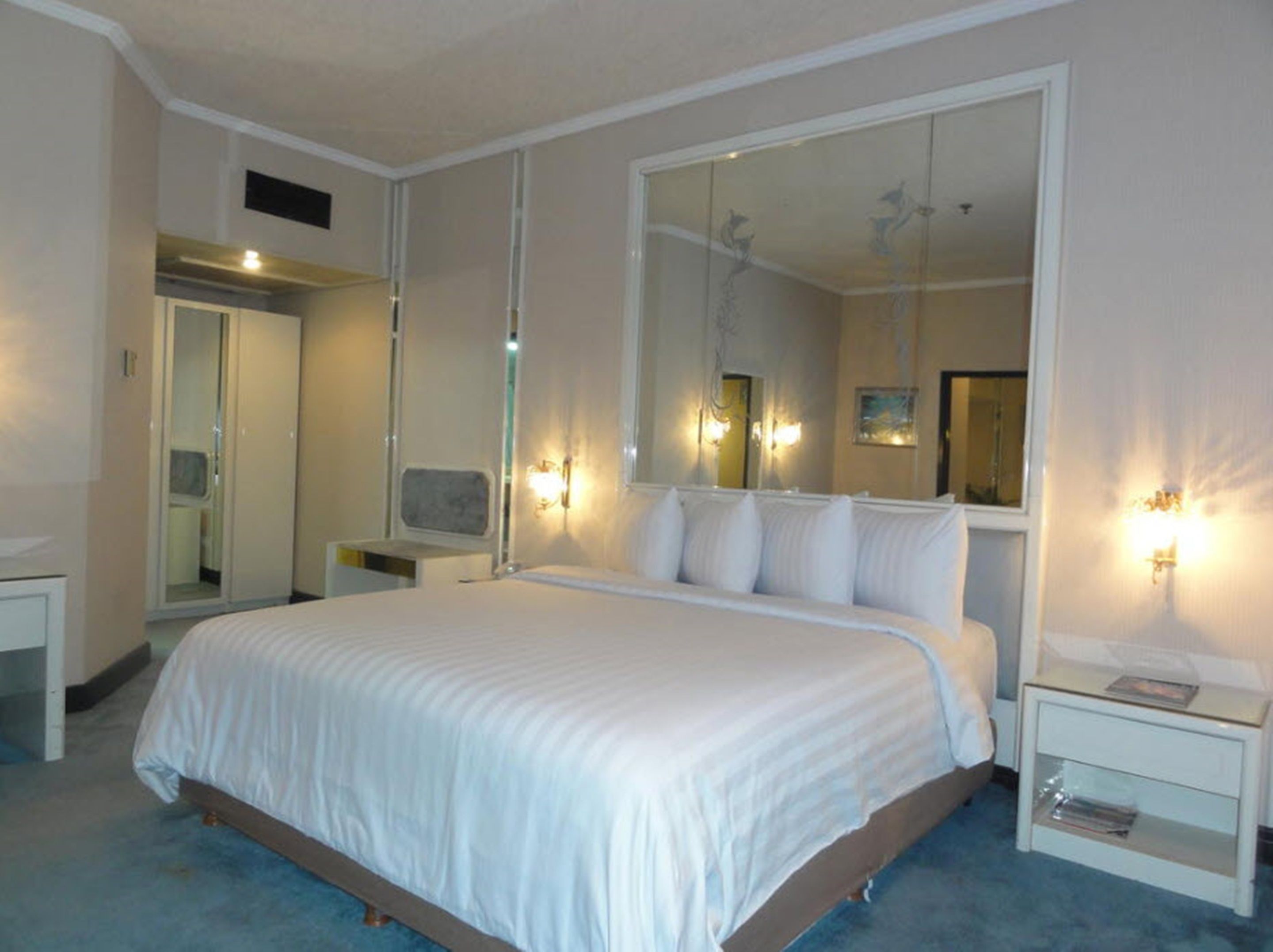 superior suite | desk, laptop workspace, free wifi