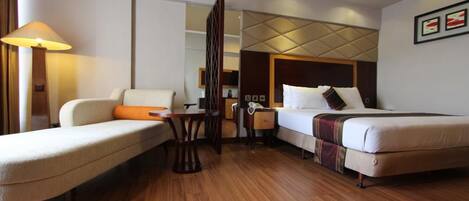 Deluxe kamer | Een bureau, een laptopwerkplek, gratis wifi