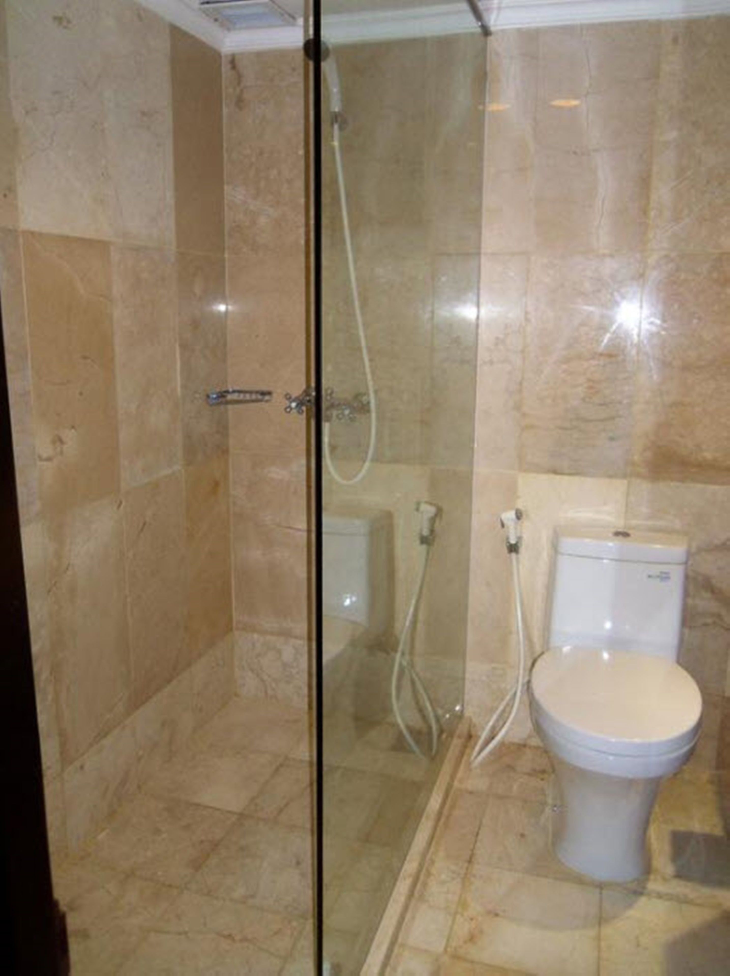 shower, free toiletries, hair dryer, slippers