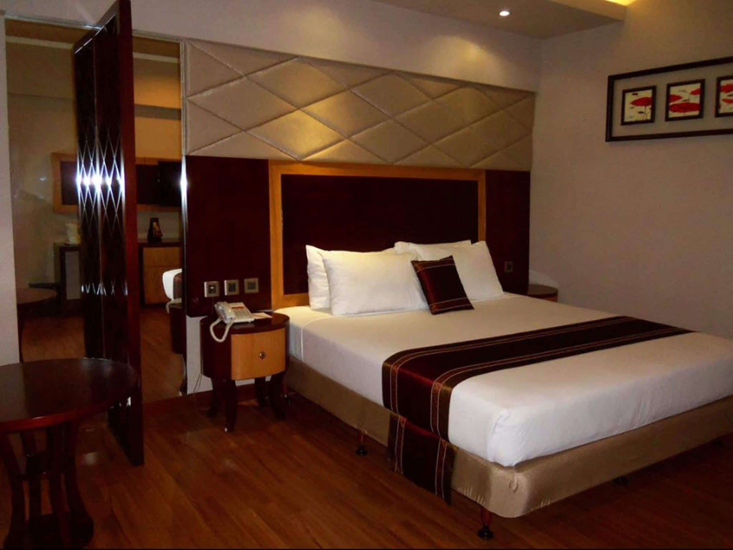 deluxe room | desk, laptop workspace, free wifi