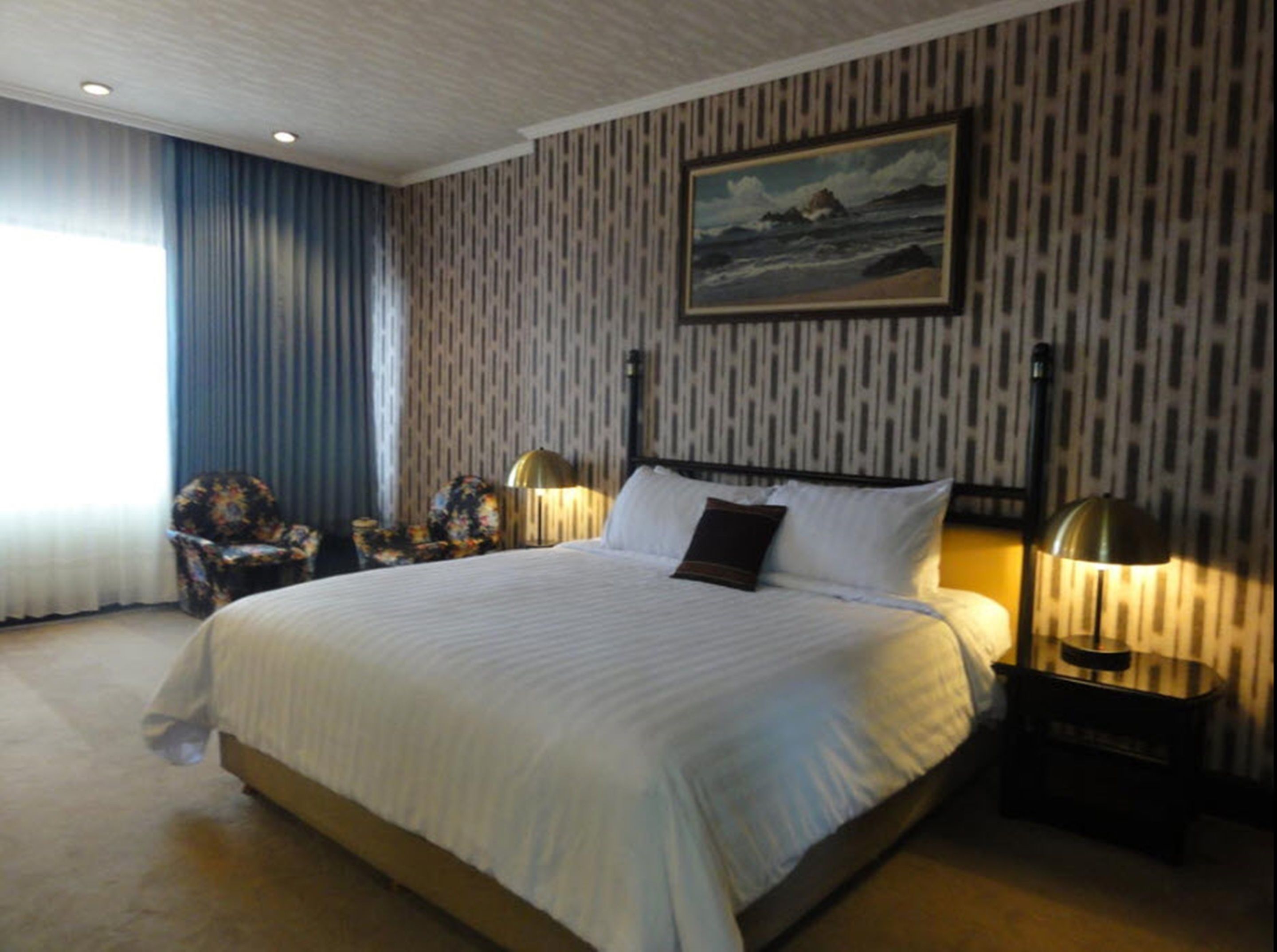 desk, laptop workspace, free wifi