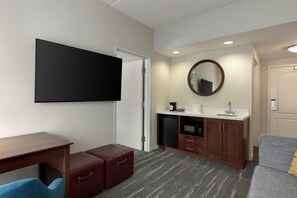 Suite, 1 King Bed, Non Smoking, Refrigerator | Minibar