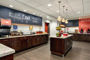 Free daily buffet breakfast - Hampton Inn & Suites Pittsburgh/Harmarville (Pittsburgh)