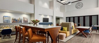 แฮมป์ตัน อินน์แอนด์สวีทส์ พิตส์เบิร์ก/ฮาร์มาร์วิลล์