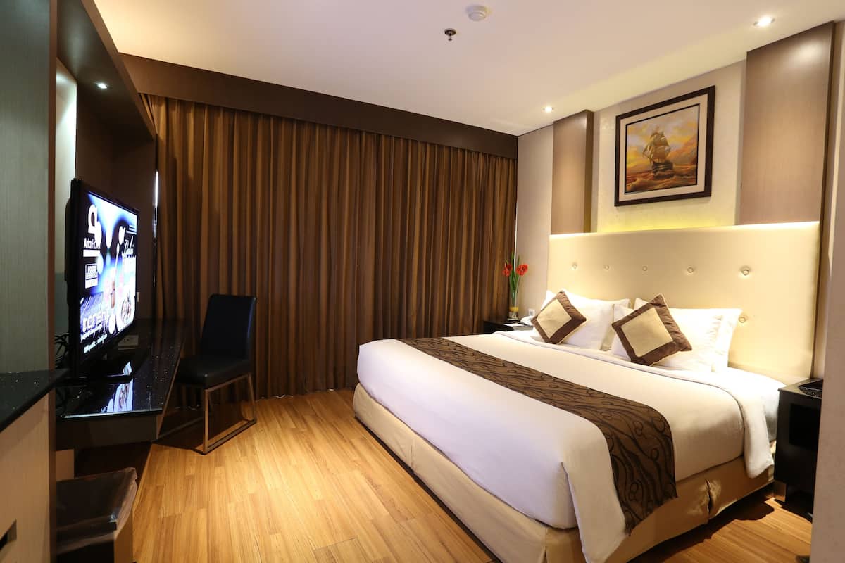 Minibar, in-room safe, desk, soundproofing