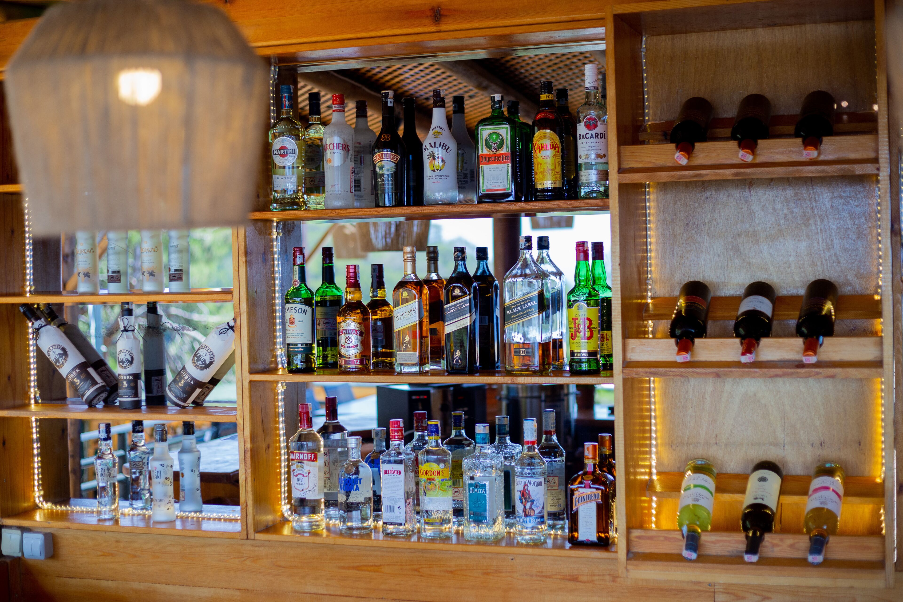 2 bars/lounges, poolside bar