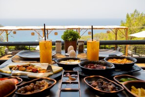 Free daily buffet breakfast - Tree Houses (Fethiye)