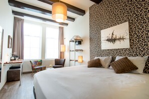 Luxury Room, 1 King Bed | In-room safe, desk, cribs/infant beds, rollaway beds - Boutique Hotel De Eilanden (Harlingen)