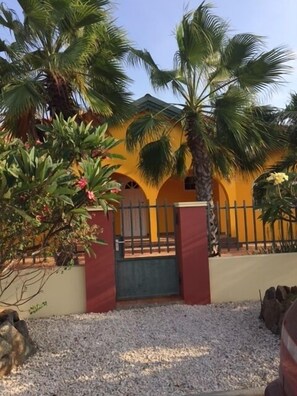 Property entrance - Casa Opal (Noord)