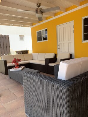 Deluxe Villa, 3 Bedrooms | Living area | Flat-screen TV - Casa Opal (Noord)