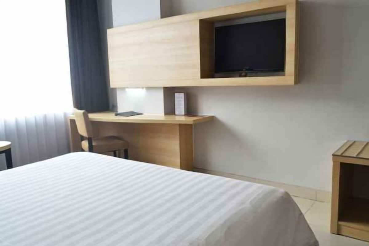 In-room safe, free WiFi, bed sheets, wheelchair access