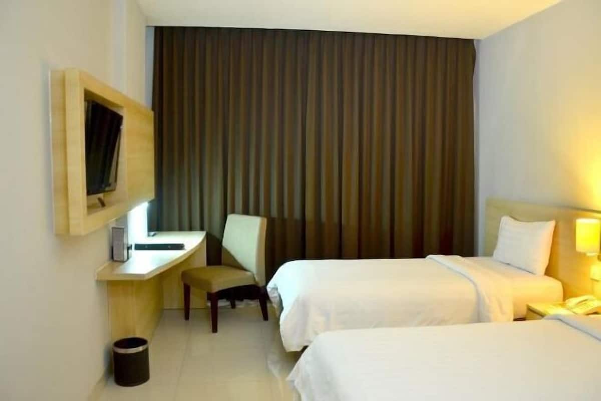 In-room safe, free WiFi, bed sheets, wheelchair access